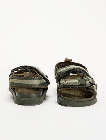 Sandálias de tiras duplas com velcro