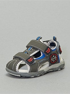 Sandálias em pele com velcros - Kiabi