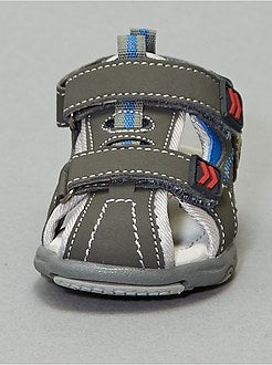 Sandálias em pele com velcros - Kiabi