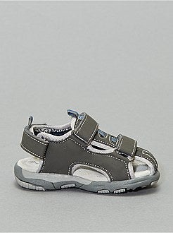 Sandálias em pele com velcros - Kiabi