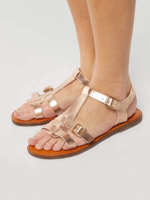 Sandálias em pele sintética brilhante - Kiabi