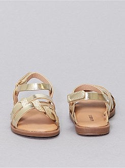 Sandálias em pele sintética dourada e brilhante - Kiabi