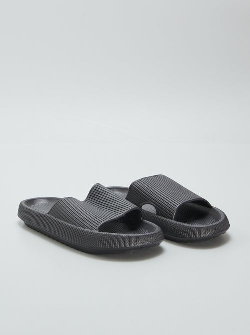 Sandálias em plástico moldado - Kiabi