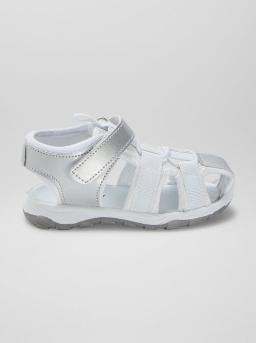 Sandálias fechadas com tira de velcro - Kiabi