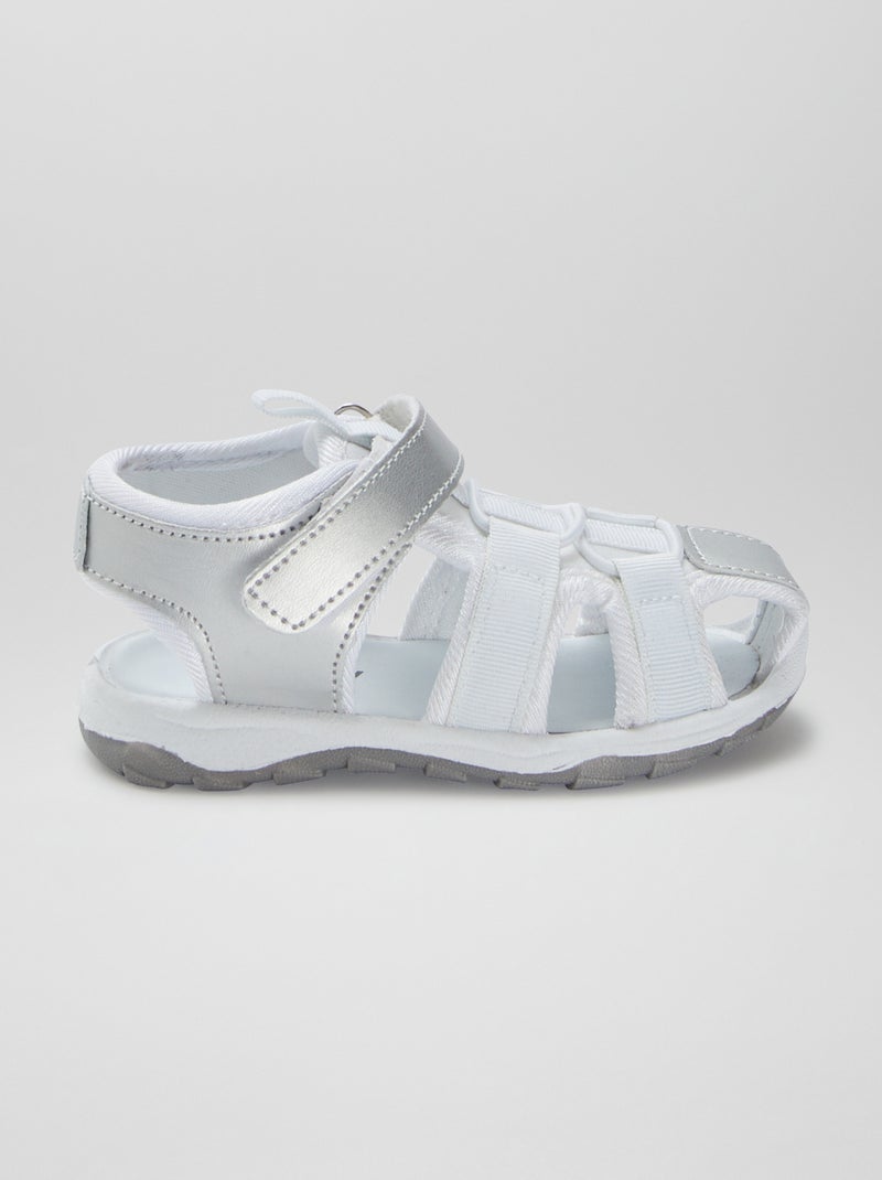 Sandálias fechadas com tira de velcro BRANCO - Kiabi