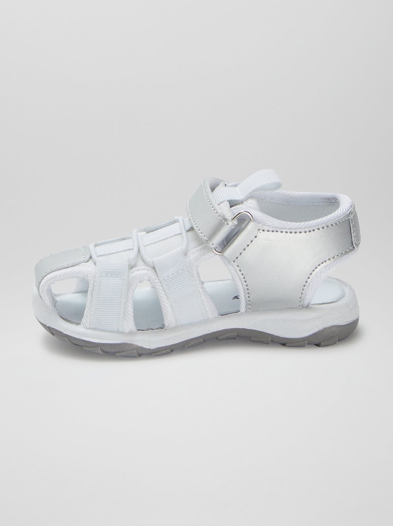 Sandálias fechadas com tira de velcro BRANCO - Kiabi
