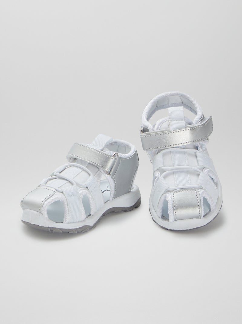 Sandálias fechadas com tira de velcro BRANCO - Kiabi