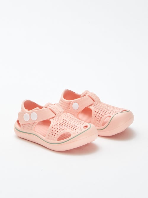Sandálias fechadas em plástico moldado - Kiabi