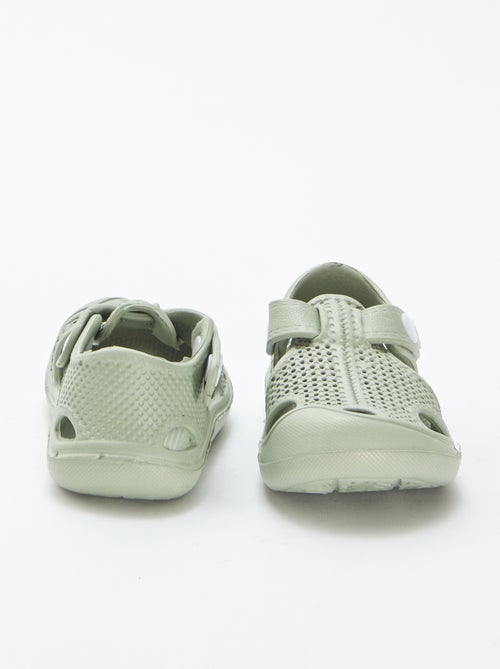 Sandálias fechadas em plástico moldado - Kiabi