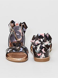 Sandálias floridas - Kiabi