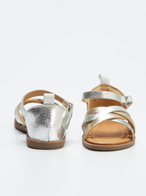 Sandálias iridescentes com várias tiras - Kiabi