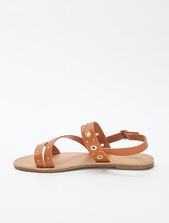 Sandálias lisas com tiras com tachas