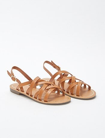 Sandálias lisas com várias tiras