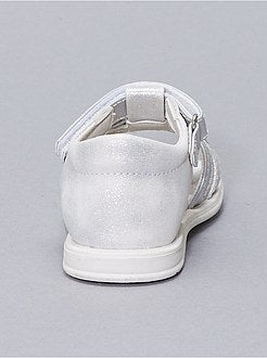 Sandálias rasas com 'flores' fantasia - Kiabi