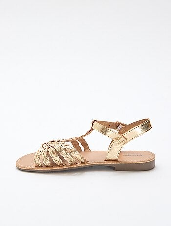 Sandálias rasas com tira e tiras entrançadas