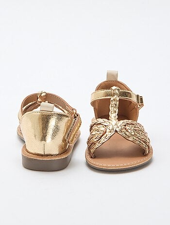 Sandálias rasas com tira e tiras trançadas