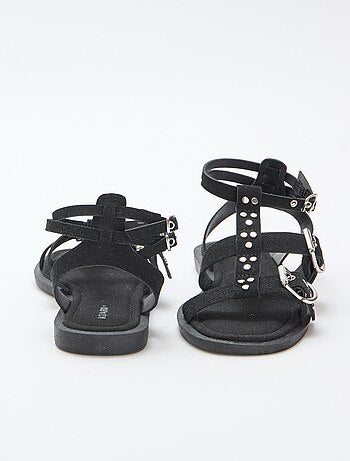 Sandálias rasas com tiras