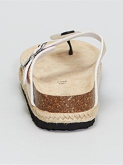 Sandálias rasas envernizadas - Kiabi