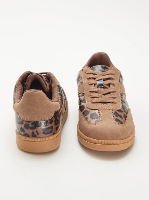 Sapatilhas baixas com aplicações contrastantes - Kiabi