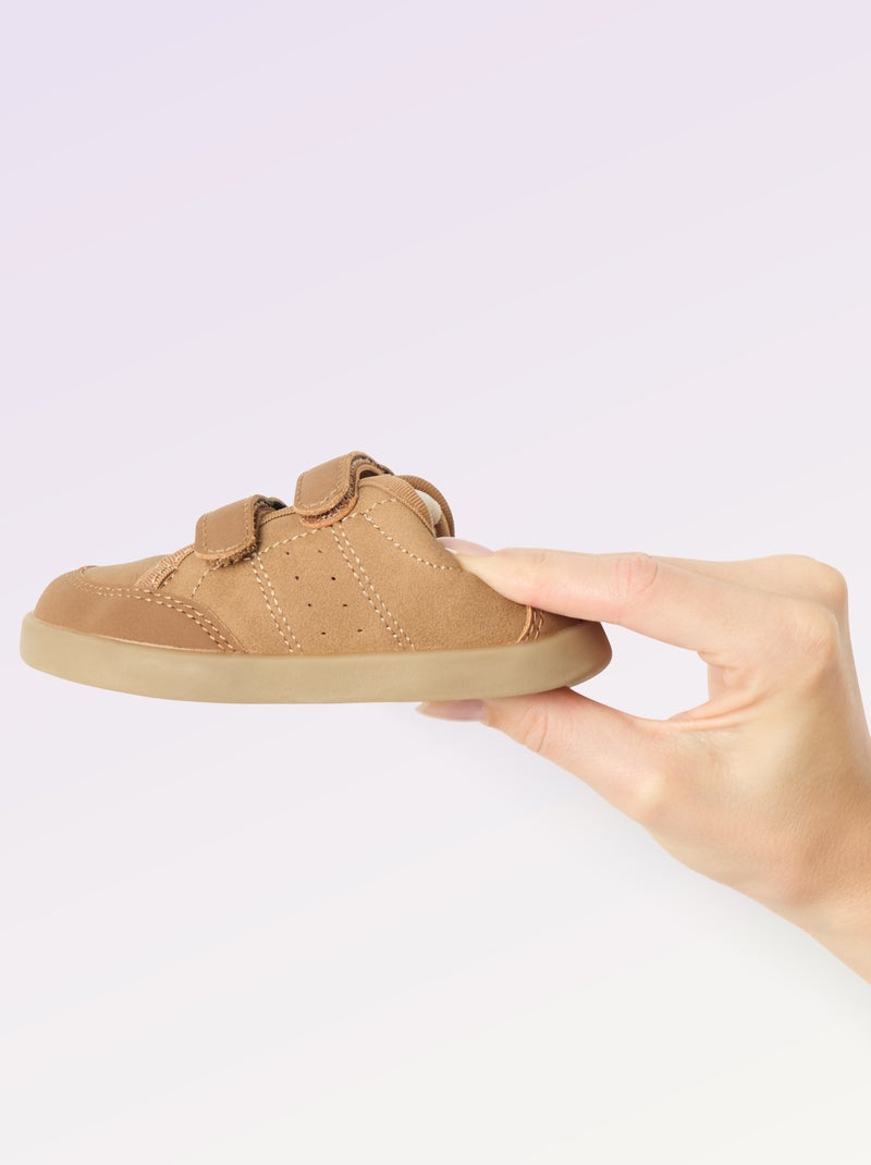 Sapatilhas baixas com fecho de velcro Amarelo - Kiabi