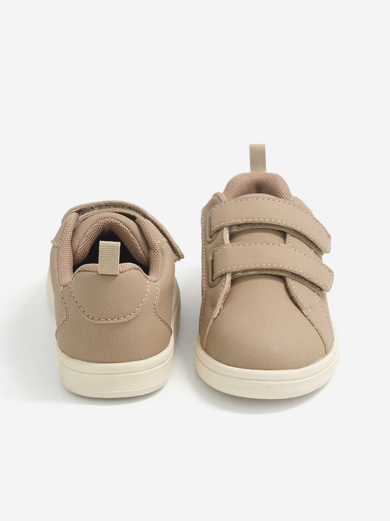 Sapatilhas baixas com fecho de velcro Bege - Kiabi