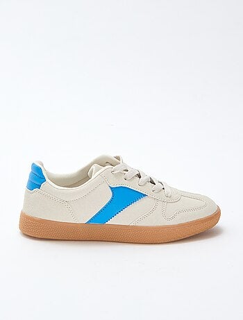 Sapatilhas baixas de camurça com detalhe contrastante