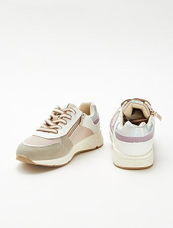 Sapatilhas baixas em dois materiais