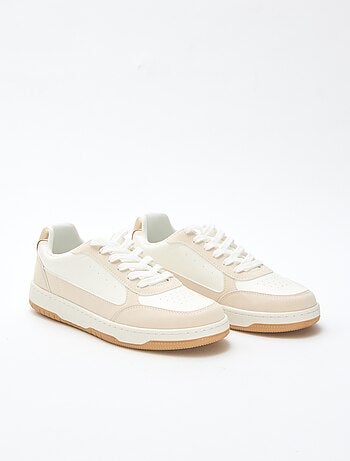 Sapatilhas bicolores com detalhes dourados