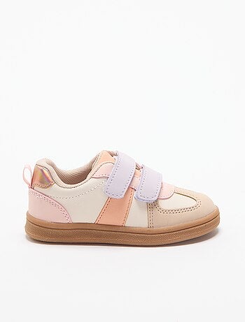 Sapatilhas coloridas com velcro
