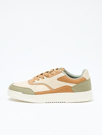 Sapatilhas com aplicações tricolores