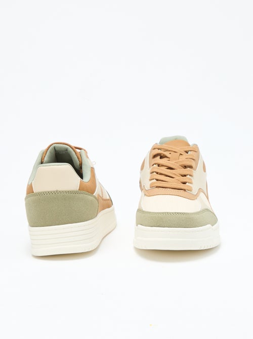 Sapatilhas com aplicações tricolores - Kiabi