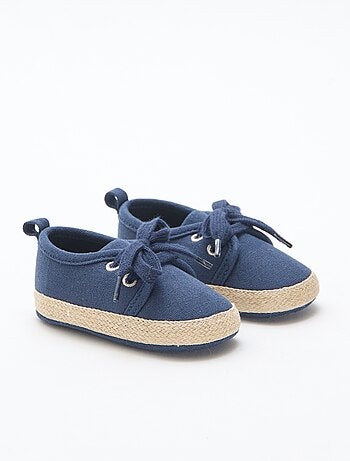 Sapatilhas de atacadores em tecido