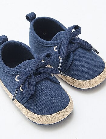 Sapatilhas de atacadores em tecido