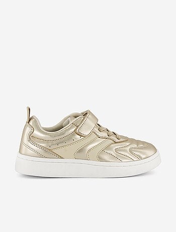 Sapatilhas douradas com fecho de velcro