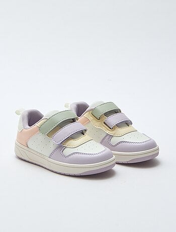 Sapatilhas em imitação de pele com 2 fechos de velcro