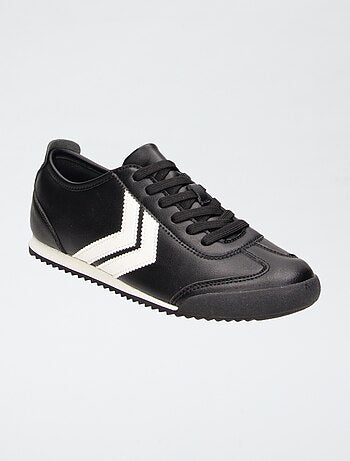 Sapatilhas minimalistas em material sintético