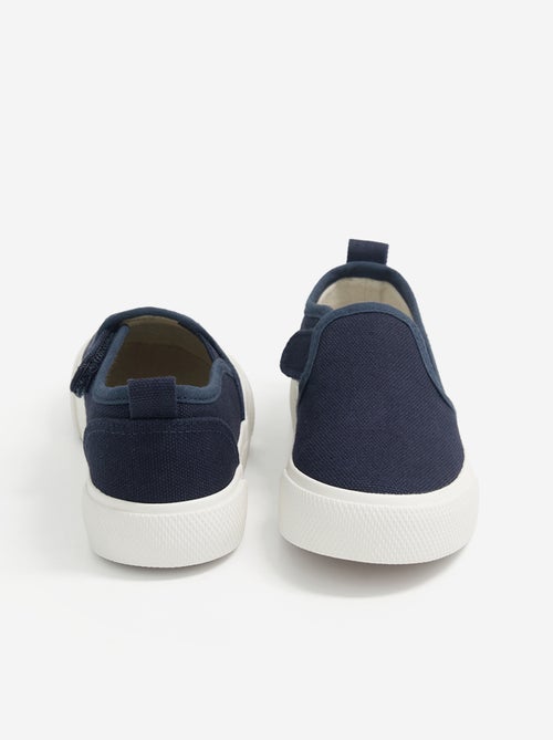 Sapatilhas slip-on com fechos de velcro com padrão - Kiabi Sapatilhas slip-on com fechos de velcro com padrão - Kiabi