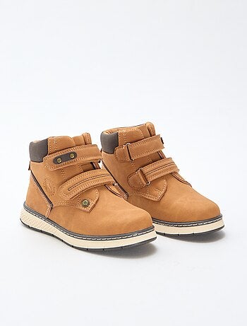 Sapato com velcro 'Marfab' detalhado e contrastante