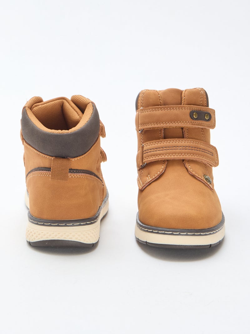 Sapato com velcro 'Marfab' detalhado e contrastante Castanho - Kiabi