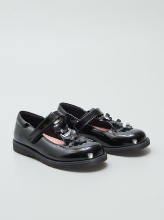 Sapatos abertos em verniz