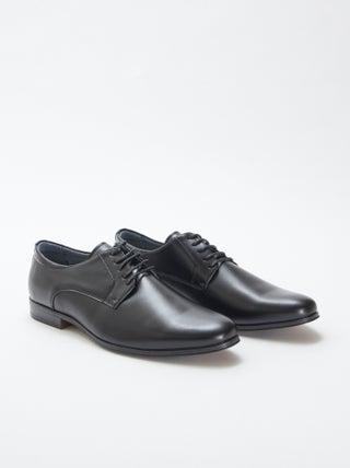 Sapatos citadinos com atacadores