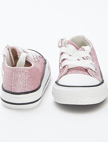 Sapatos com efeito brilhante