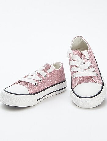 Sapatos com efeito brilhante