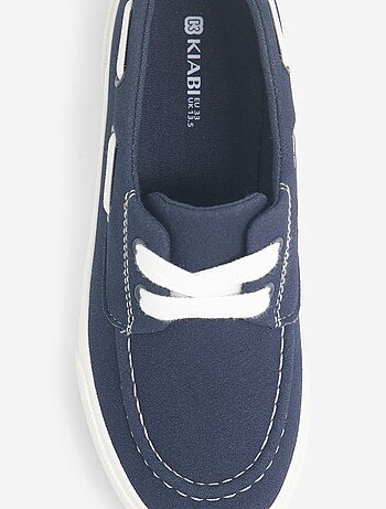 Sapatos de barco com atacadores