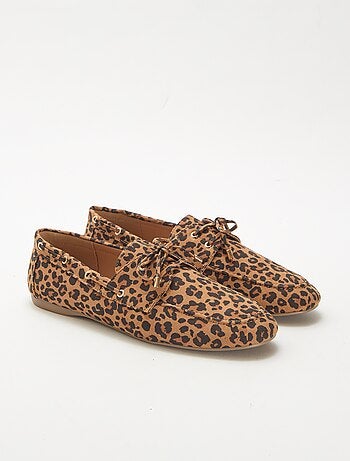 Sapatos de barco com padrão de leopardo