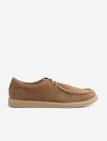 Sapatos de cidade em camurça