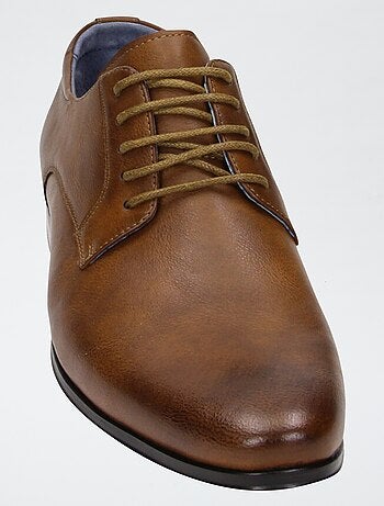Sapatos de cidade em imitação de pele