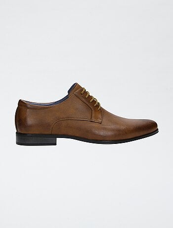 Sapatos de cidade em imitação de pele
