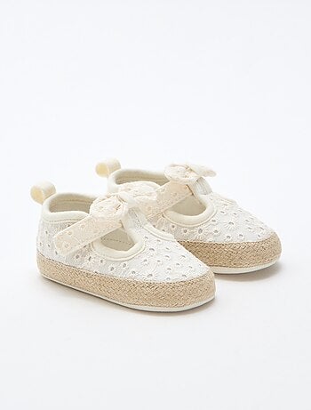 Sapatos de lona com macramé