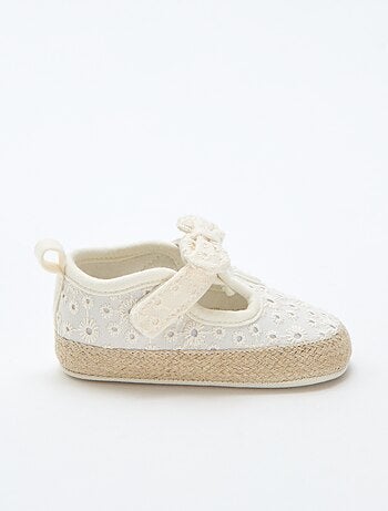 Sapatos de lona com macramé